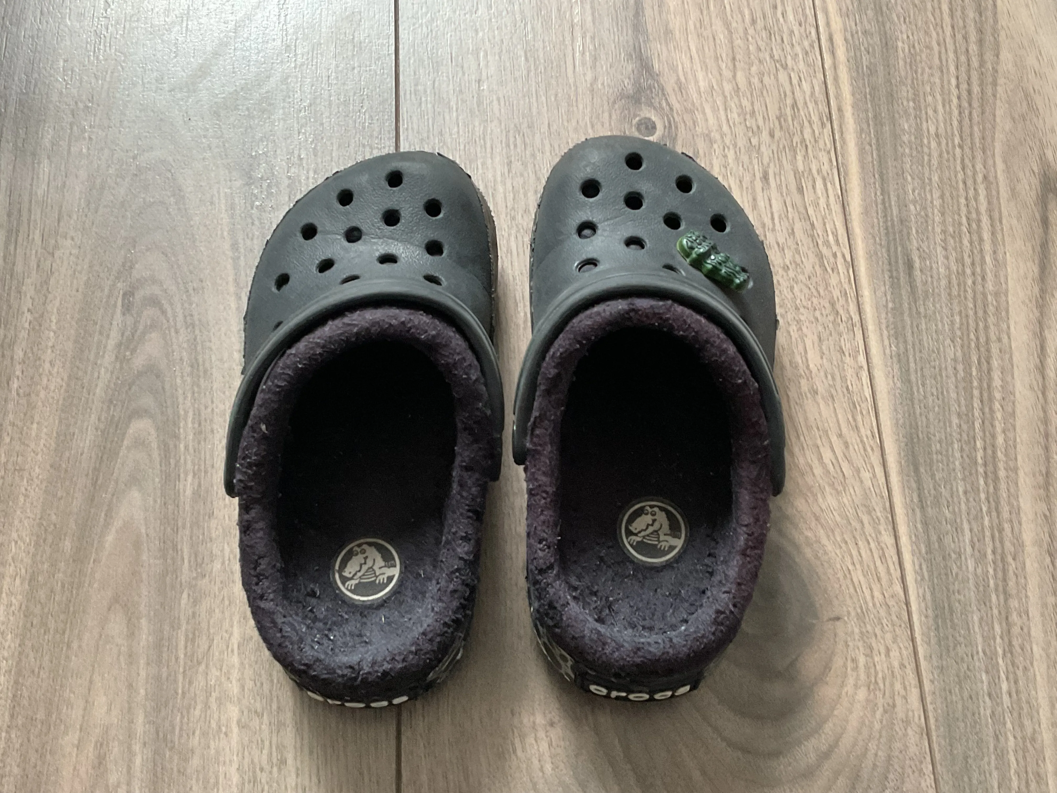 Black Lines Crocs Size 8/9, Shoes 8 (Toddler:2-4yr)