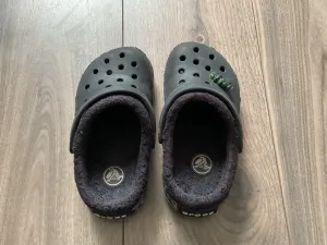 Black Lines Crocs Size 8/9, Shoes 8 (Toddler:2-4yr)