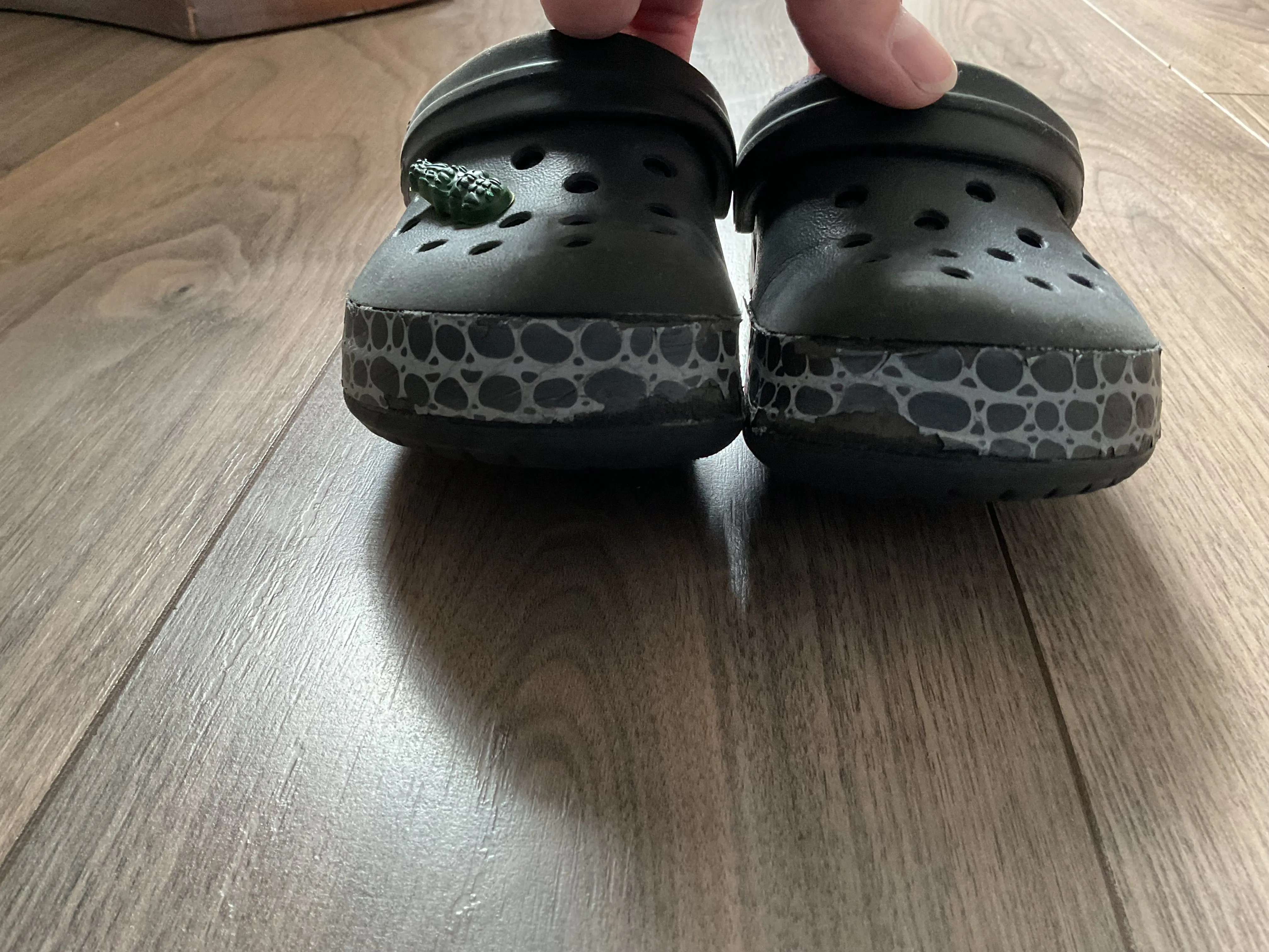 Black Lines Crocs Size 8/9, Shoes 8 (Toddler:2-4yr)