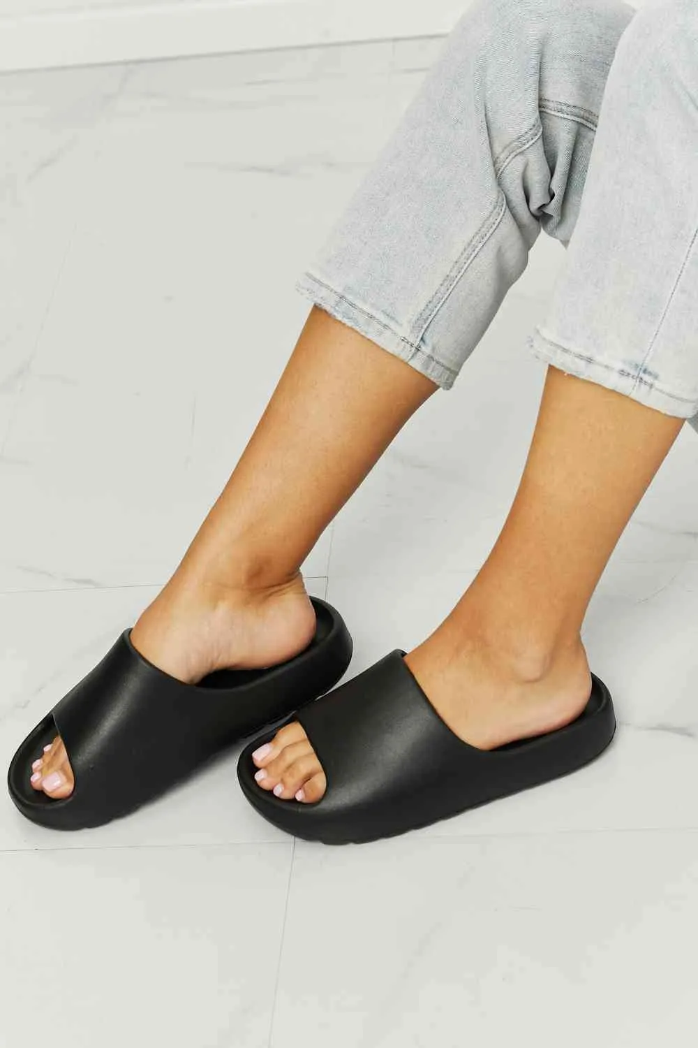 Chic Rubber Slides in Black