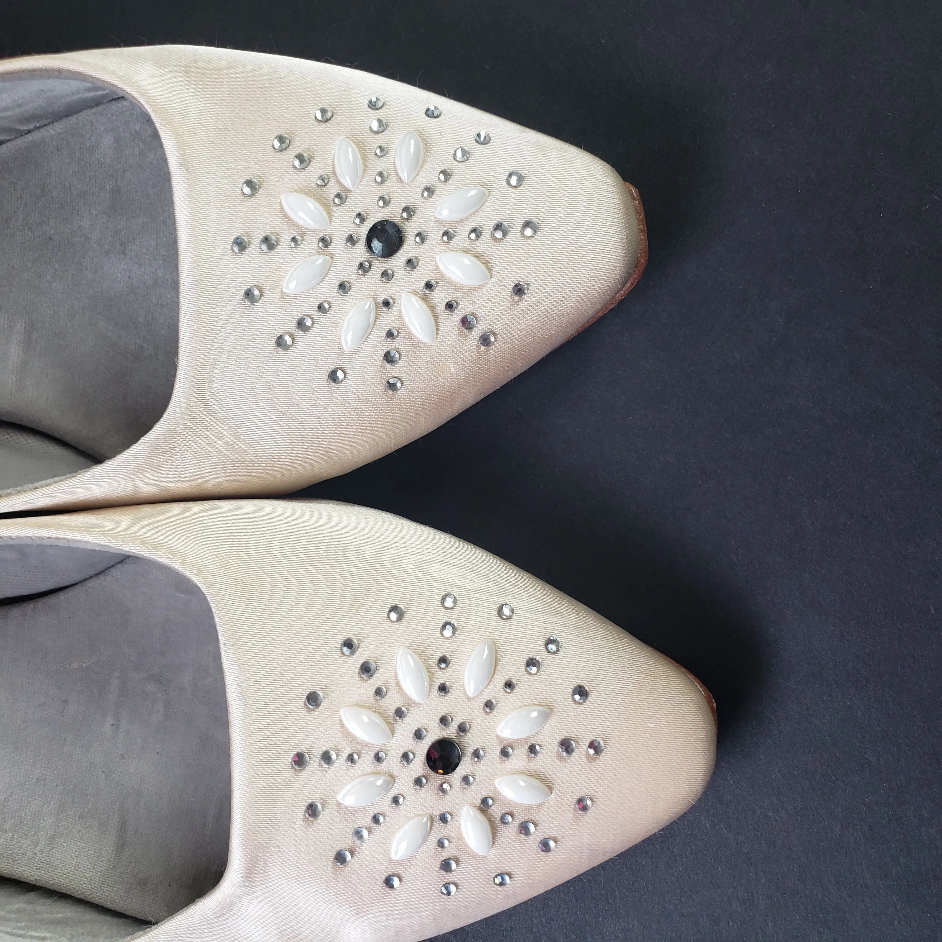 Kevin Wynn Satin Slippers Size 8