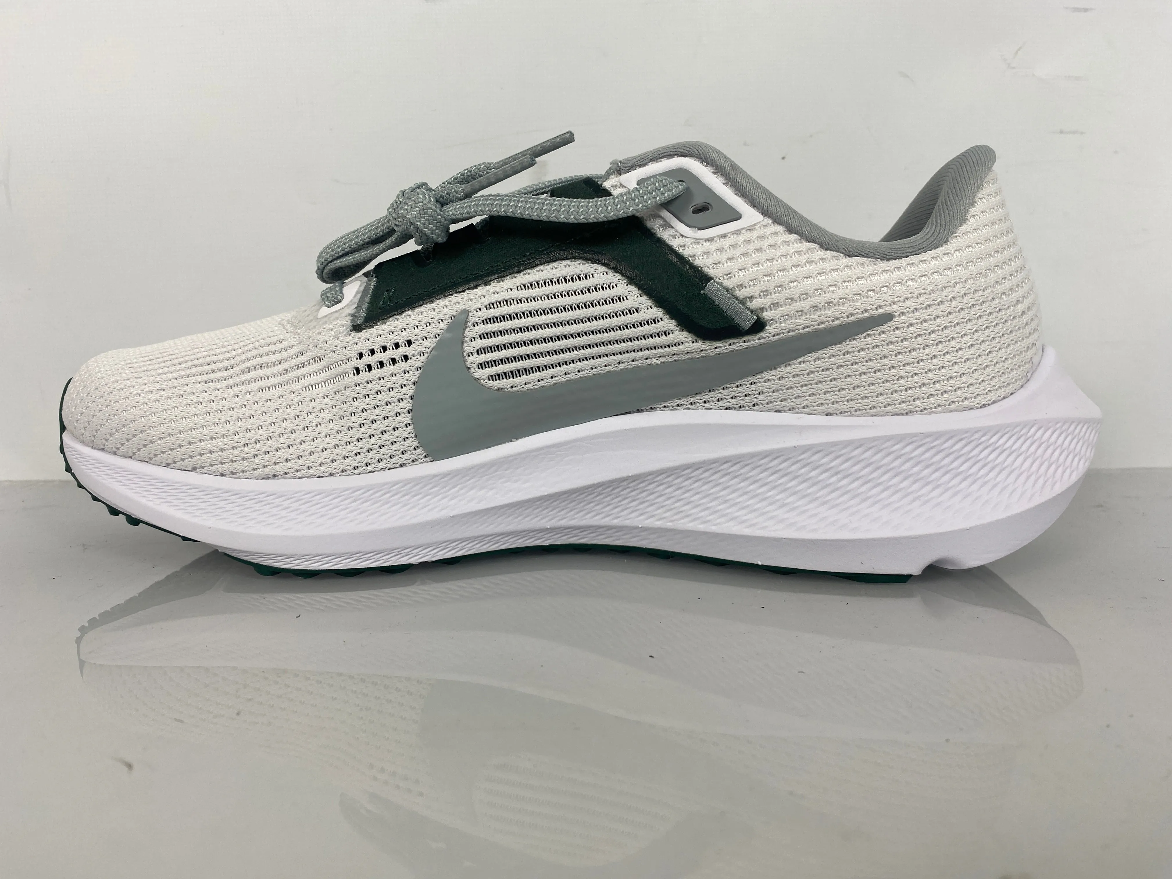 Nike White/Silver Zoom Pegasus 40 Running Shoes Men's Size 6