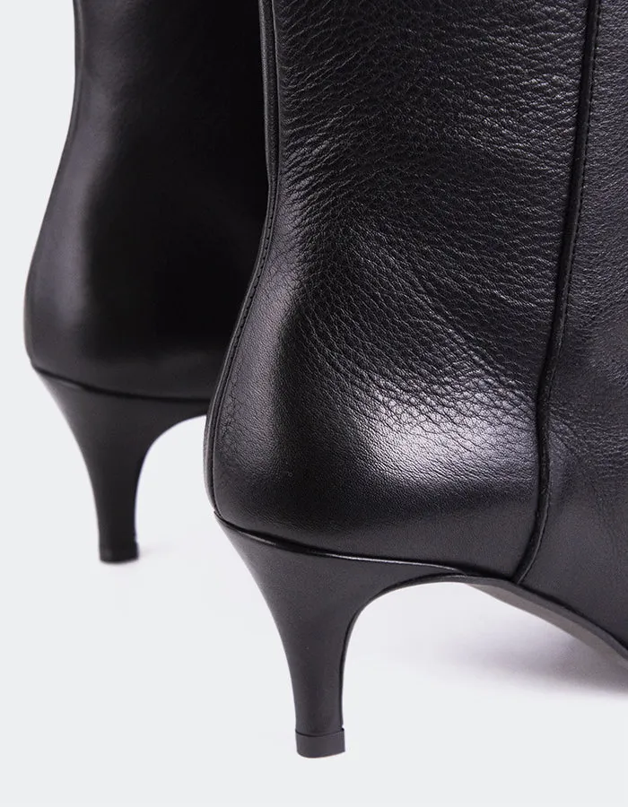 Ostara Black Leather
